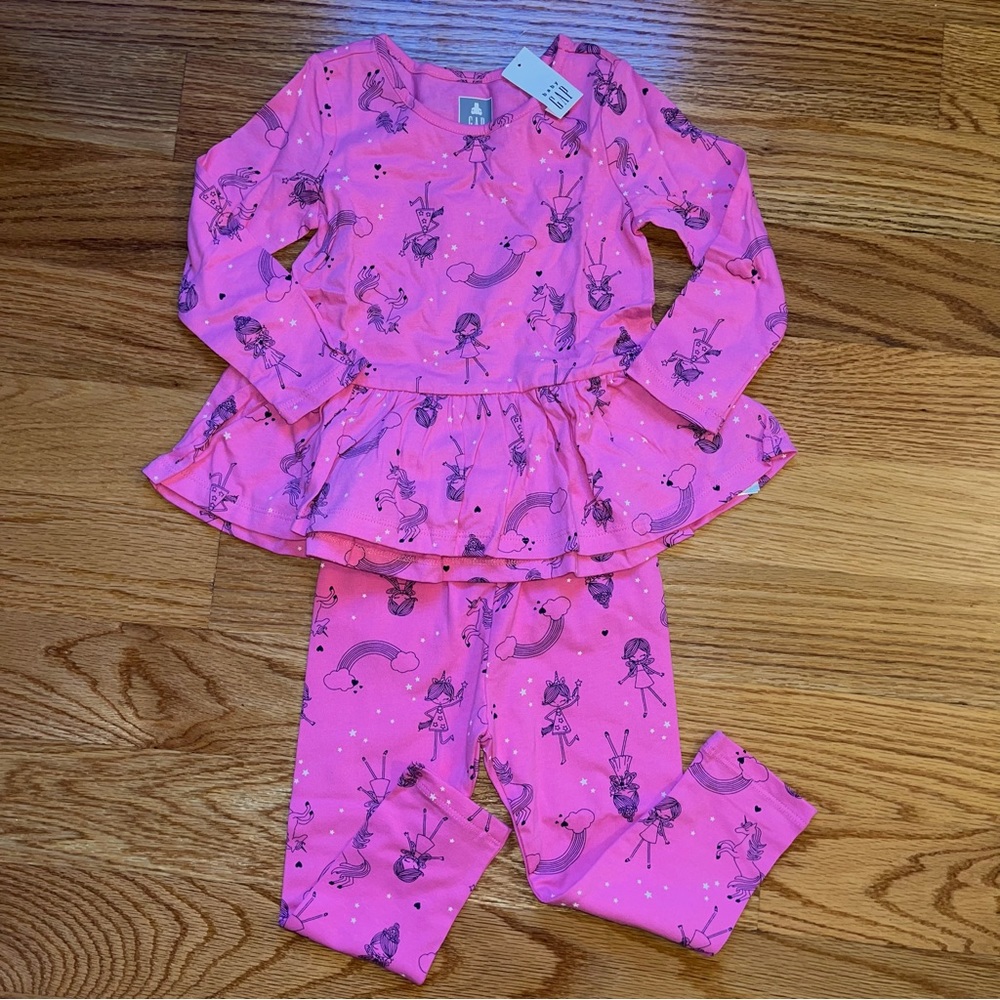 Baby Gap pink rainbow and unicorn two piece set size 2T